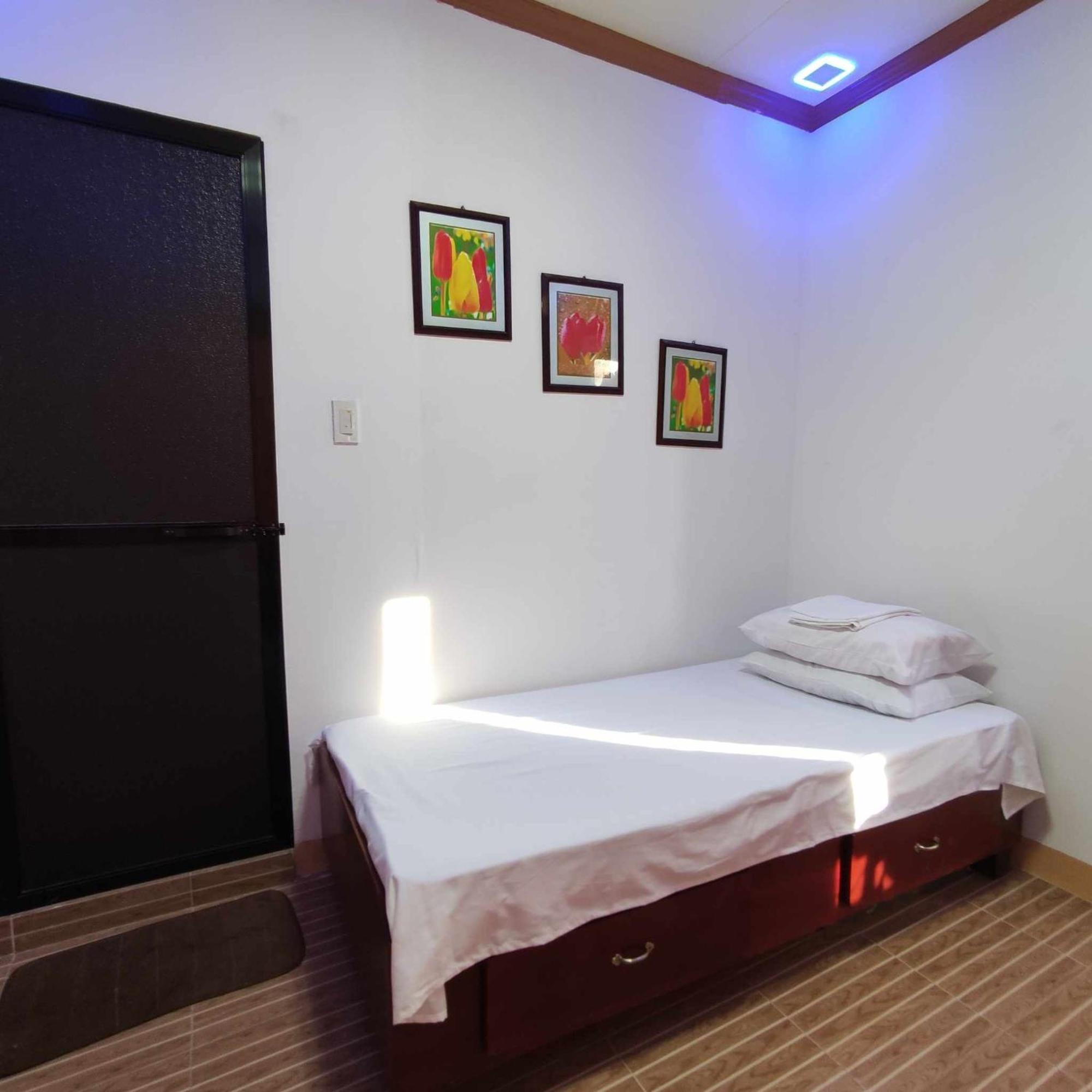Zia Homestay Burgos  الغرفة الصورة
