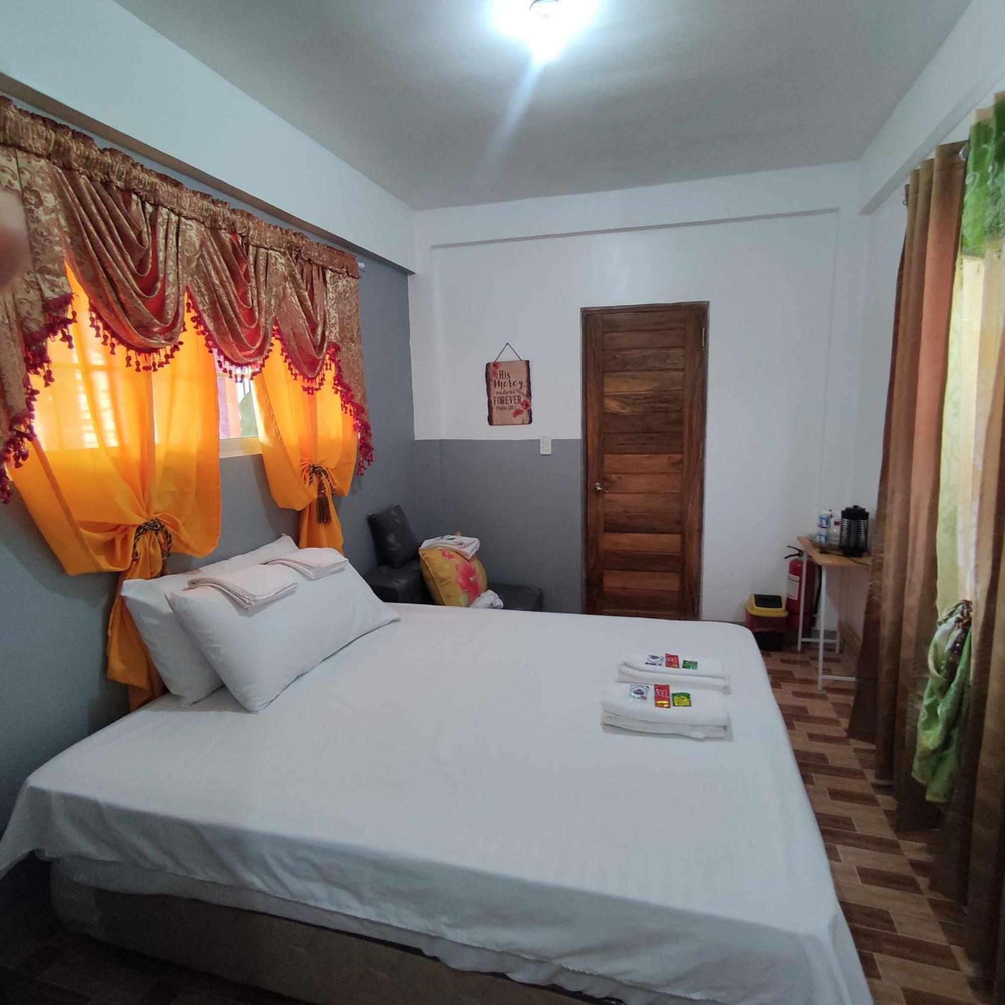 Zia Homestay Burgos  الغرفة الصورة
